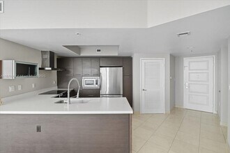 150 Sunny Isles Blvd in Sunny Isles Beach, FL - Building Photo - Building Photo