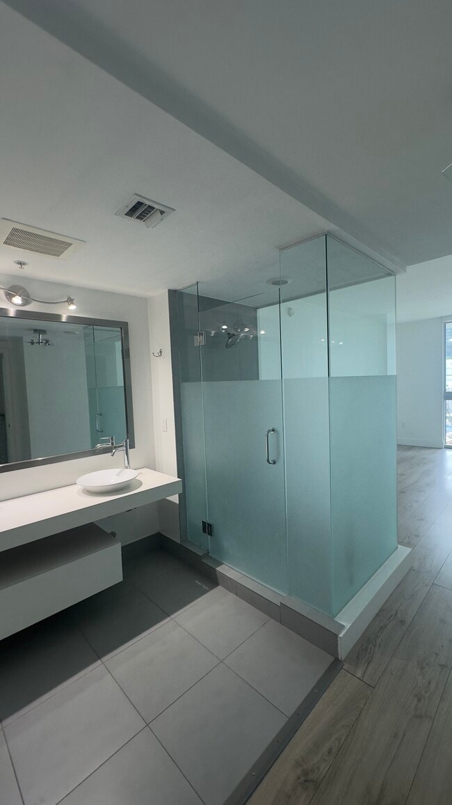 3301 NE 1st Ave in Miami, FL - Foto de edificio - Building Photo