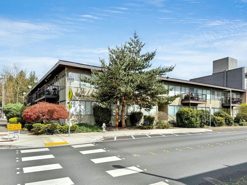 10106 NE 185th St in Bothell, WA - Building Photo
