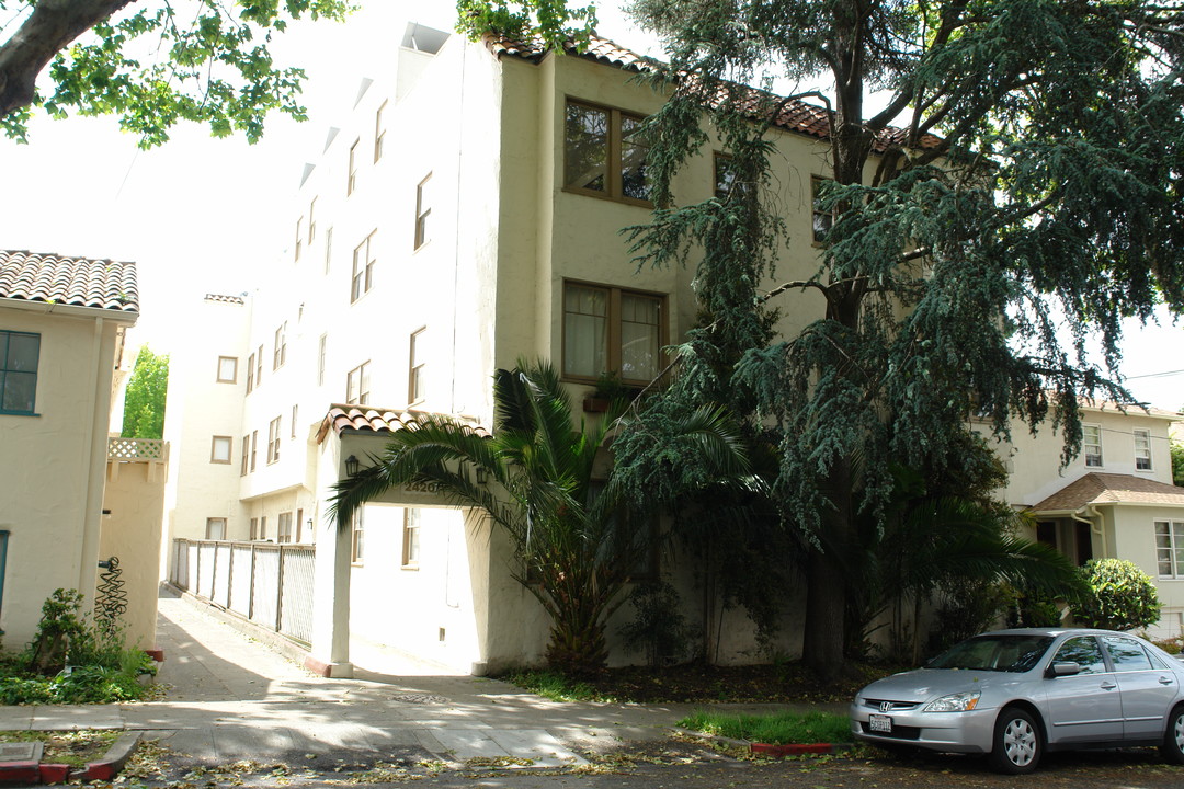 2420 Virginia St in Berkeley, CA - Foto de edificio