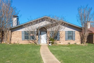 2717 Ivanridge Ln in Garland, TX - Building Photo - Building Photo