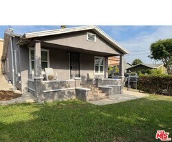 1302 N Chester Ave in Inglewood, CA - Building Photo