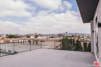 1431 S Sherbourne Dr in Los Angeles, CA - Building Photo - Building Photo