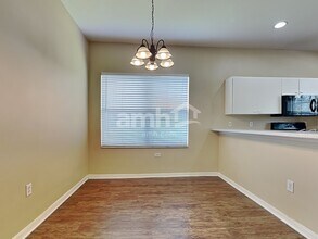 7044 Monarch Park Dr in Apollo Beach, FL - Foto de edificio - Building Photo