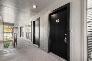 320 E 4th St in Arlington, TX - Building Photo