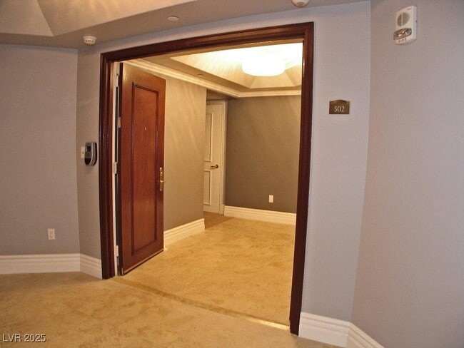 2747 Paradise Rd in Las Vegas, NV - Foto de edificio - Building Photo