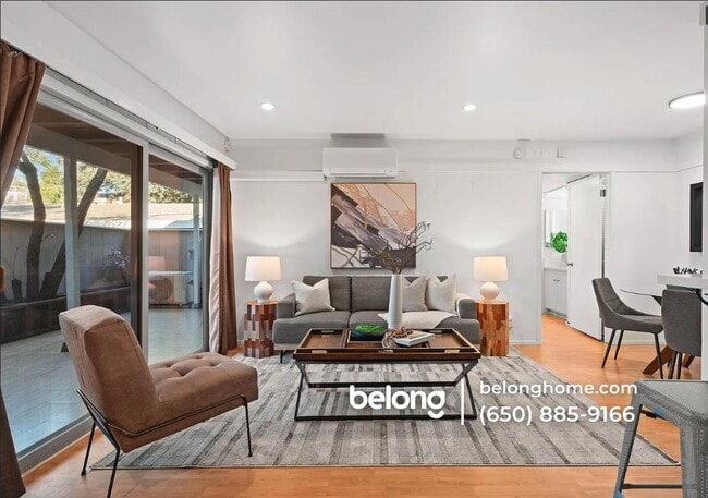 500 W Middlefield Rd, Unit 121 in Mountain View, CA - Foto de edificio - Building Photo