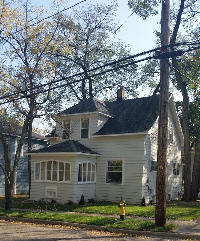 1215 W Lovell St, Unit 1215 W Lovell Street in Kalamazoo, MI - Foto de edificio - Building Photo