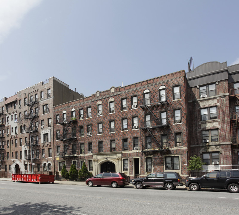 Bernard Arms in Brooklyn, NY - Foto de edificio