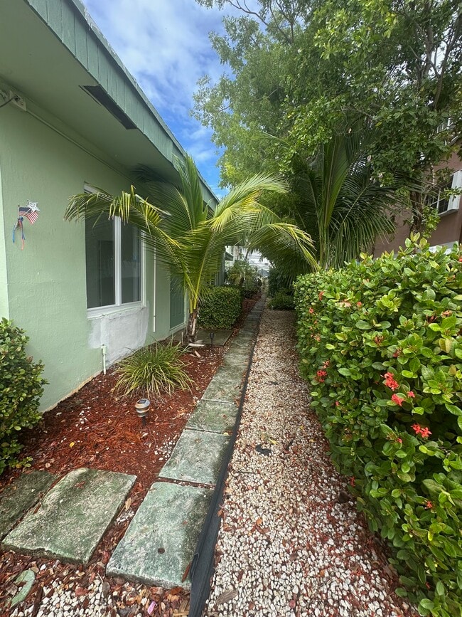4644 Bougainvilla Dr in Lauderdale-by-the-Sea, FL - Building Photo - Building Photo