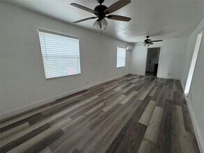 1709 Deloney St in Austin, TX - Building Photo - Building Photo