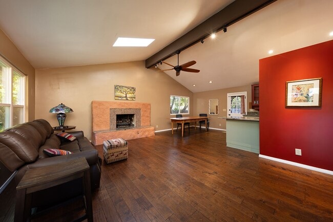 181 N Padre Juan Ave in Ojai, CA - Building Photo - Building Photo