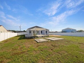 1045 James Dr in Poinciana, FL - Building Photo - Building Photo