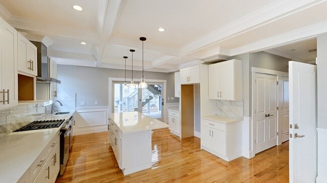 30 Centre St in Boston, MA - Foto de edificio - Building Photo