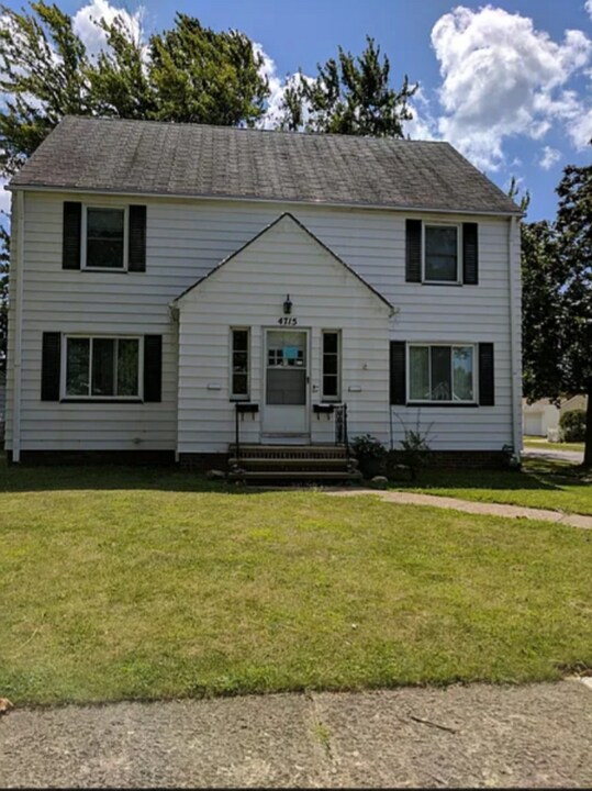 4715 Yorkshire Ave in Parma, OH - Building Photo