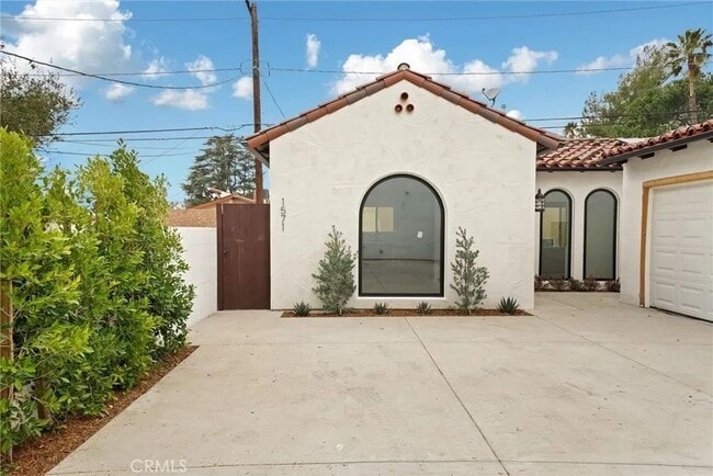 property at 1569 Wesley Ave