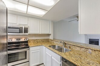 1042 Summerplace Dr in San Jose, CA - Building Photo - Building Photo