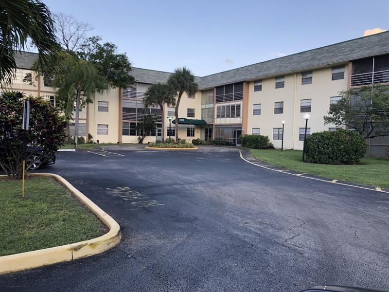 5180 E Sabal Palm Blvd, Unit 238 in Tamarac, FL - Building Photo