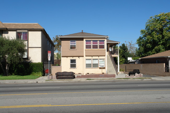 14811 Victory Blvd in Van Nuys, CA - Building Photo - Building Photo