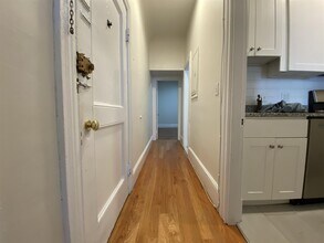 910 Massachusetts Ave, Unit 1 in Cambridge, MA - Building Photo - Building Photo