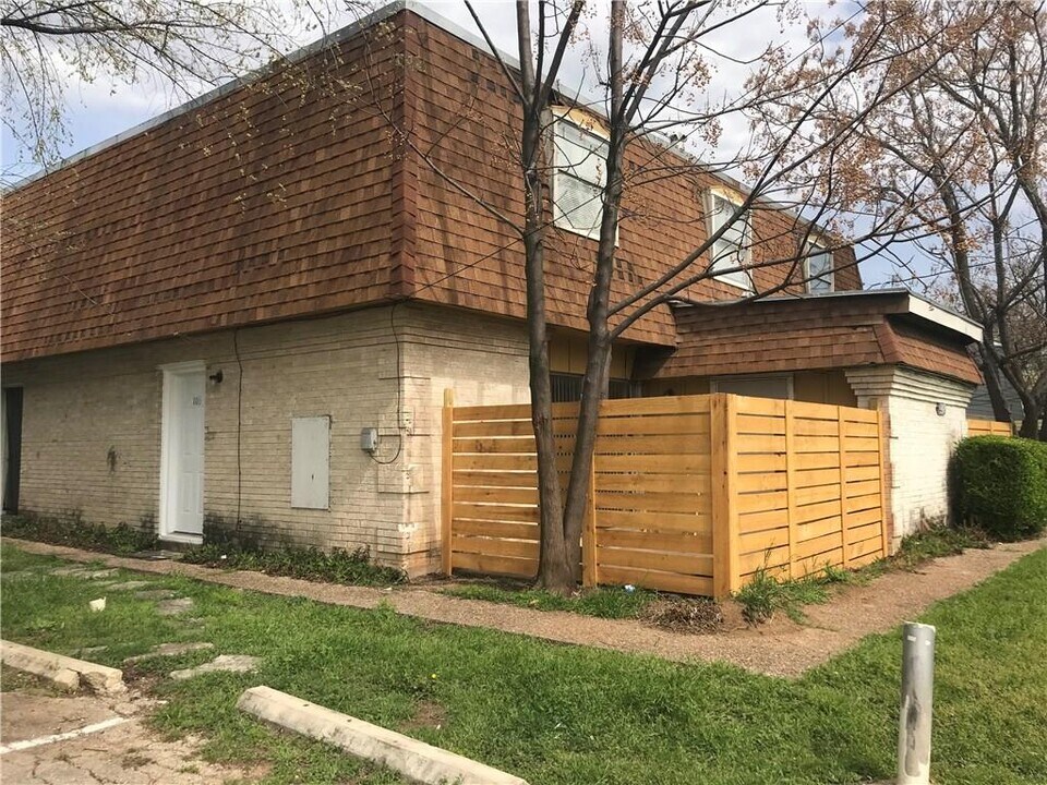 4908 West Gate Blvd in Austin, TX - Building Photo