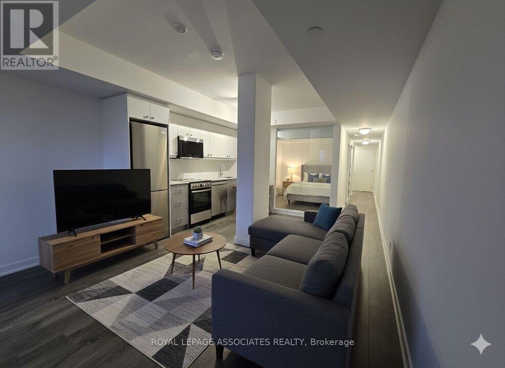 2 Manderley Dr in Toronto, ON - Building Photo