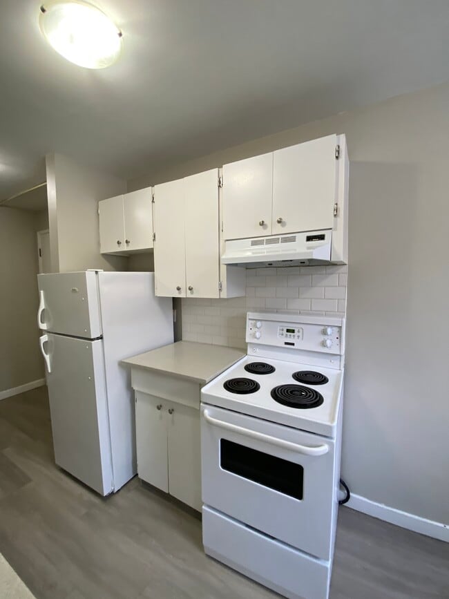 Ferncrest Manor in Edmonton, AB - Building Photo - Building Photo