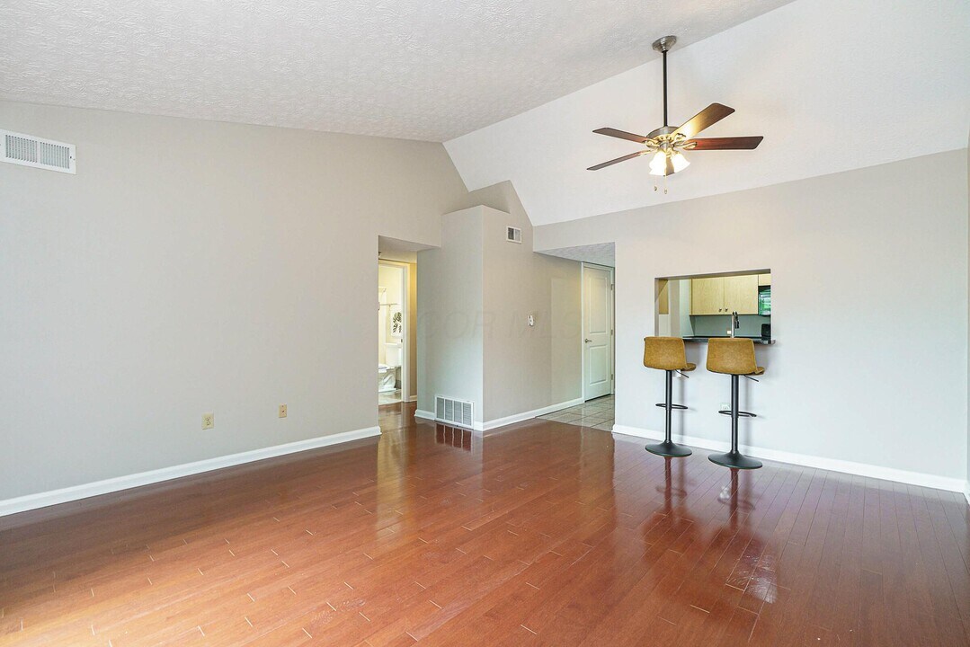 945 Quay Ave in Grandview Heights, OH - Building Photo