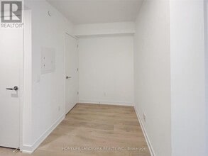 501 Yonge St in Toronto, ON - Building Photo - Building Photo