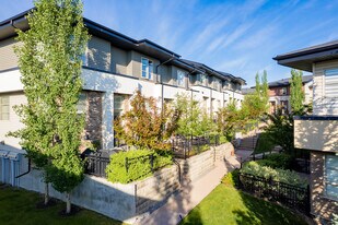 4-204 Aspen Stone Blvd SW in Calgary, AB - Building Photo