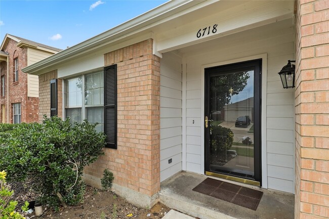 6718 Ambercrest Dr in Arlington, TX - Building Photo - Building Photo
