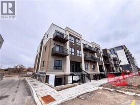 25 Palace St in Kitchener, ON - Building Photo