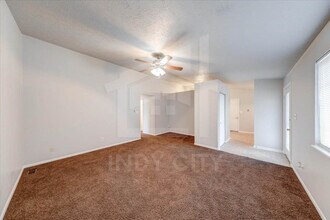 542 Woods Crossing Dr in Indianapolis, IN - Building Photo - Building Photo