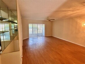 4908 Myrtle Oak Dr in New Port Richey, FL - Building Photo - Building Photo