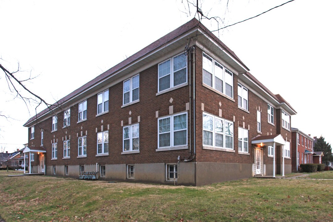 4425 S Broadway in Louisville, KY - Foto de edificio