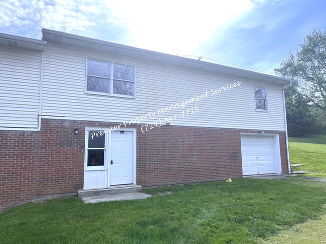 2209 Airport Rd in Aliquippa, PA - Building Photo - Building Photo