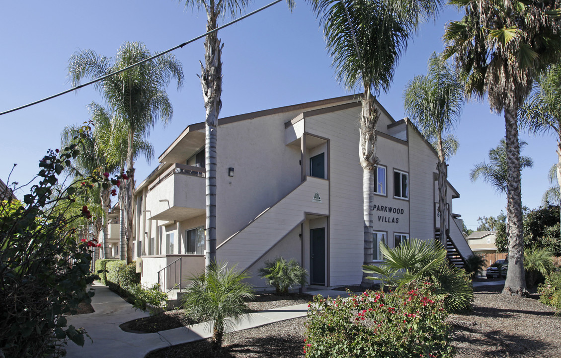 Parkwood Villas in Escondido, CA - Building Photo