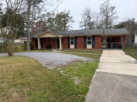 140 Cindy Lou Pl in Mandeville, LA - Building Photo