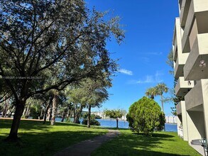 10090 NW 80th Ct in Hialeah Gardens, FL - Building Photo - Building Photo