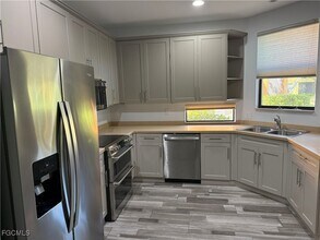 15751 Prentiss Pointe Cir in Ft. Myers, FL - Foto de edificio - Building Photo