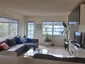 1130 11th St in Miami Beach, FL - Building Photo
