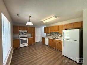 6021 Black Bear Ct in Charlotte, NC - Building Photo - Building Photo