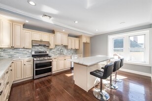894 Avenue C in Bayonne, NJ - Building Photo