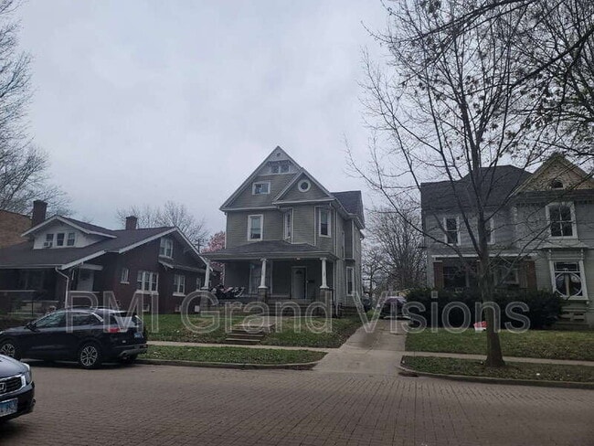 property at 1035 W Main St