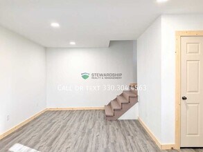 227 E South St in Shreve, OH - Building Photo - Building Photo