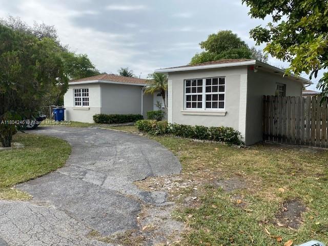 700 SW 5th Ct in Hallandale Beach, FL - Building Photo