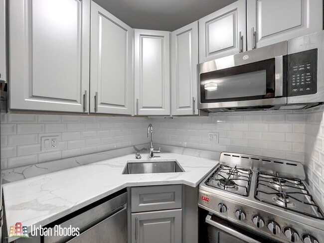 503 W Belmont Ave, Unit A03C in Chicago, IL - Building Photo - Building Photo