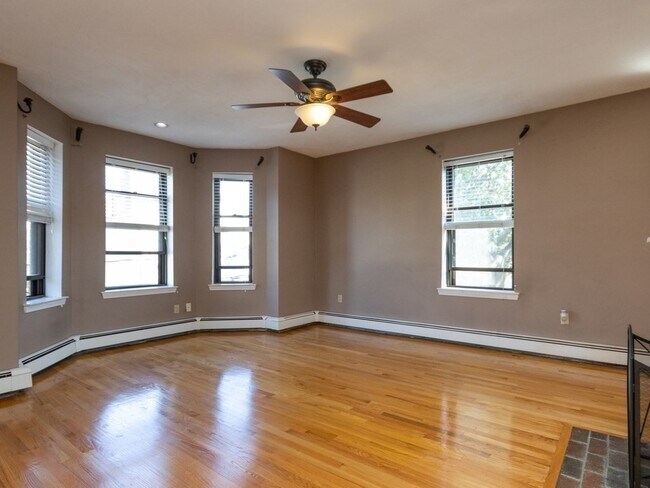 86 Walnut St, Unit 2