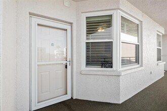 8000 Sailboat Key Blvd S in St Pete Beach, FL - Foto de edificio - Building Photo