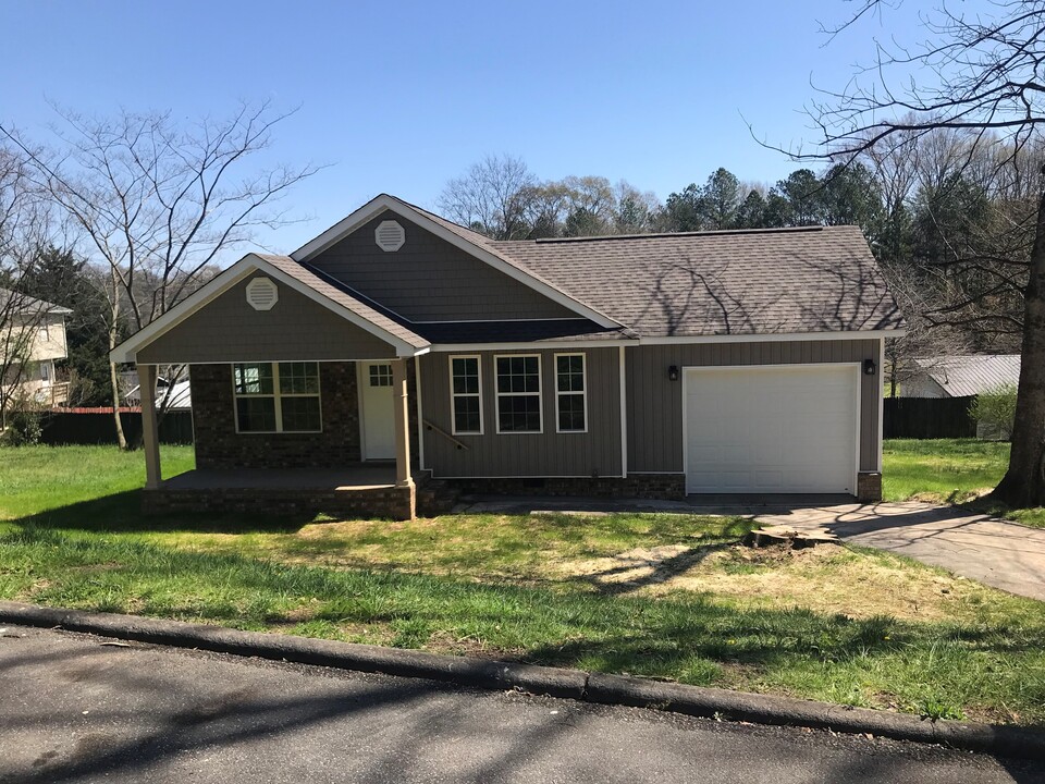 708 Delta St in Dalton, GA - Building Photo